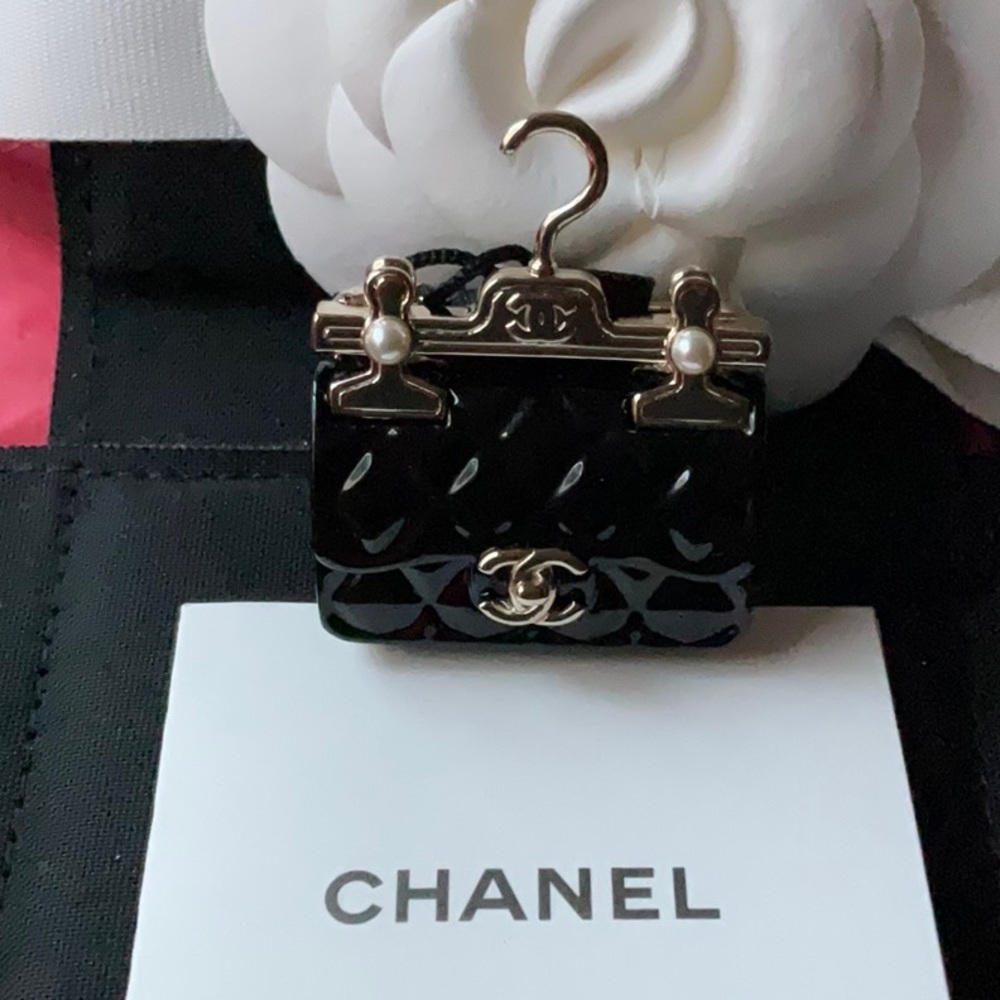 👜 CHANEL HANDBAG  BROOCH 👜 NWT 👜 - Picture 4 of 16
